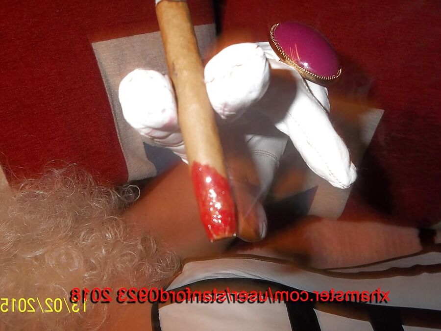 SLUT SMOKING CIGARS