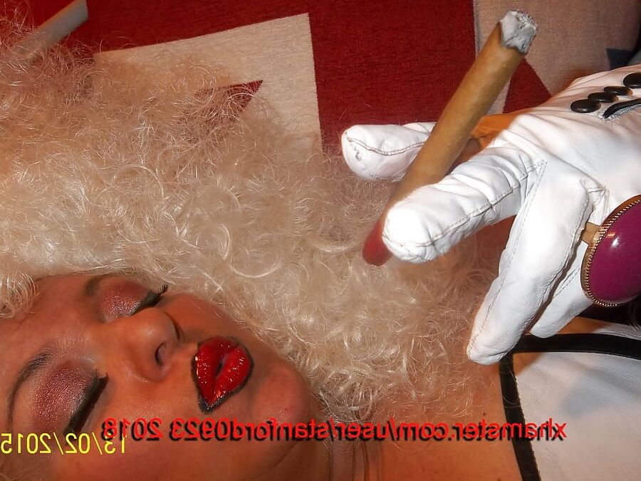 SLUT SMOKING CIGARS