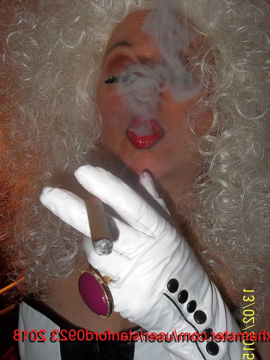 SLUT SMOKING CIGARS