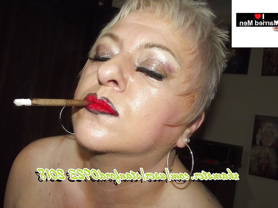 SLUT WHO LOVES MARRIED MEN