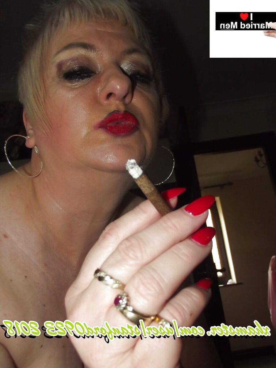 SLUT WHO LOVES MARRIED MEN
