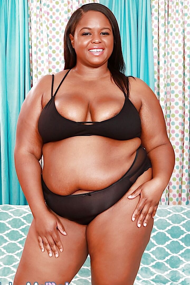 Ebony BBW Olivia Leigh gets her asshole drilled