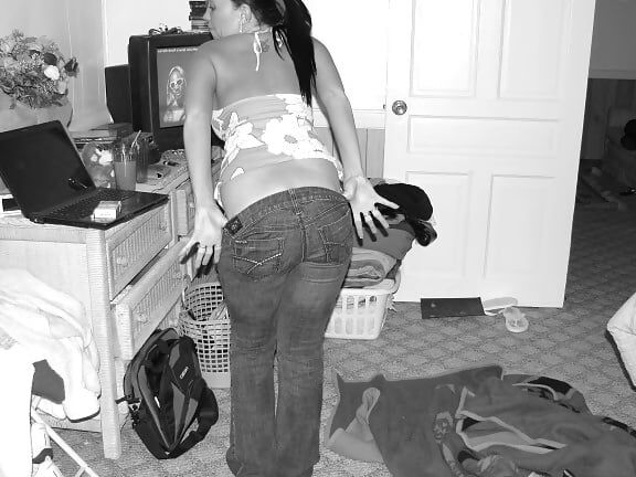 Jessica and Charity hangout at home