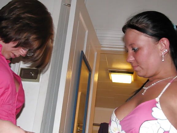 Jessica and Charity hangout at home