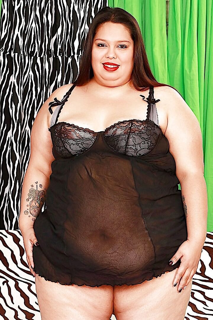 Fatty woman Lorelai Givemore gets fucked in ass