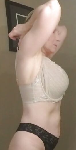 62+ GILF is a voyeurs dream