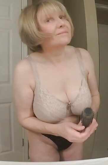 62+ GILF is a voyeurs dream