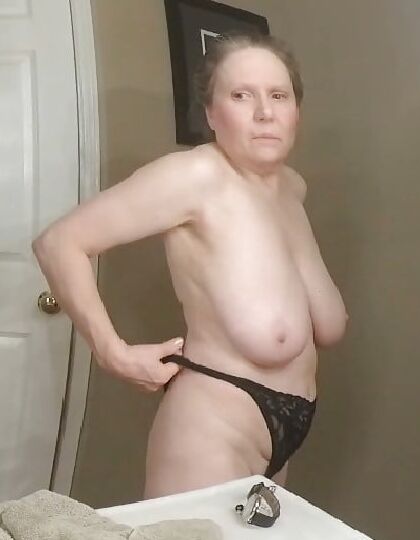 62+ GILF is a voyeurs dream