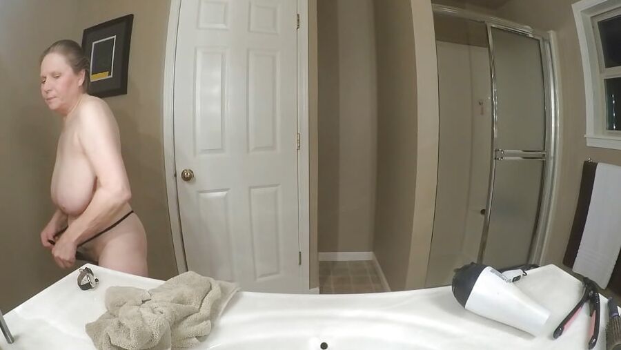 62+ GILF is a voyeurs dream
