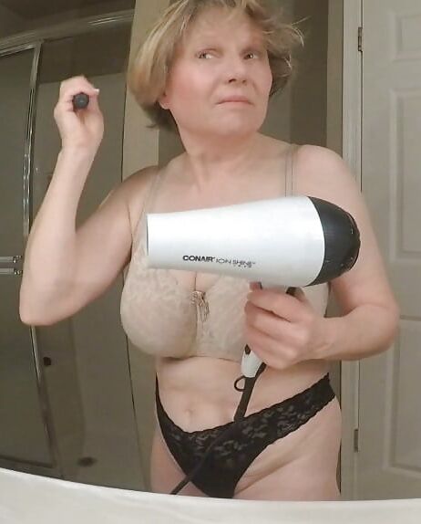 62+ GILF is a voyeurs dream