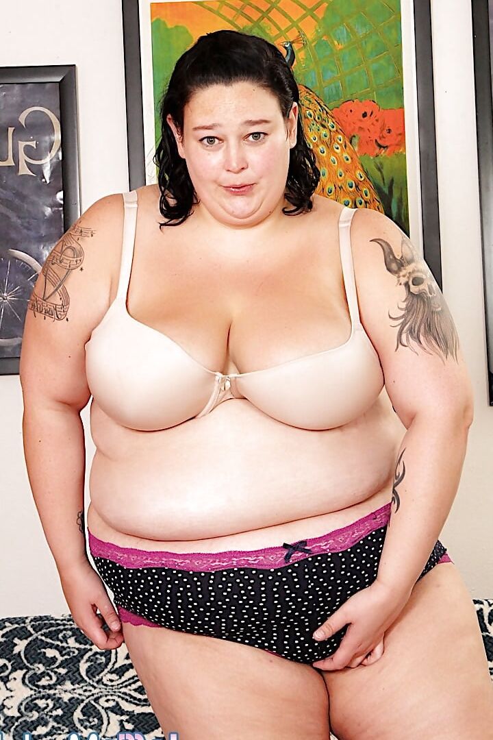 Sexy BBW Valhalla Lee loves getting fucked deep