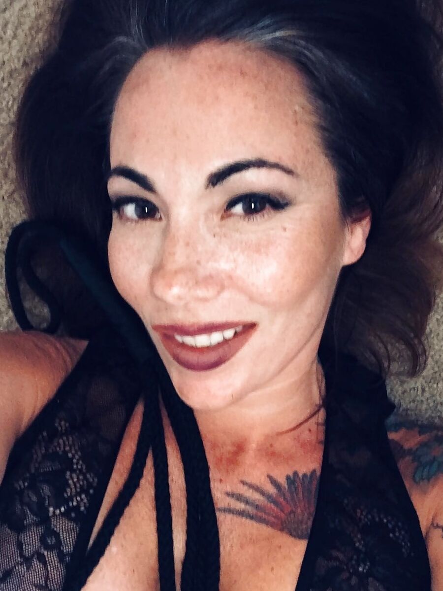 Cam Show in Black