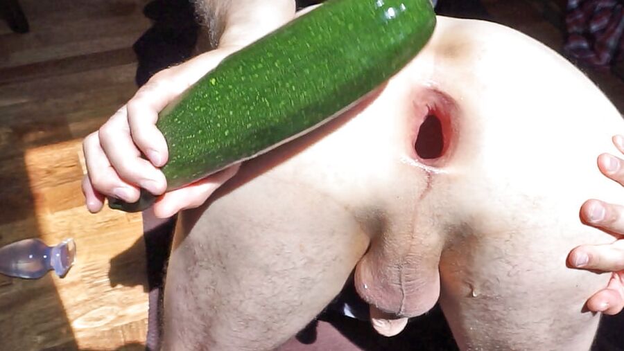 Gaping asshole with huge zuchini fuck