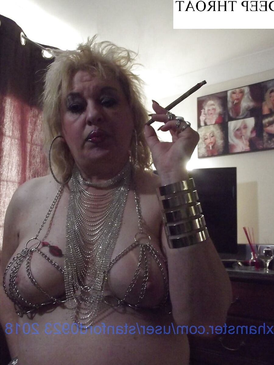 DEEP THROAT SLUT