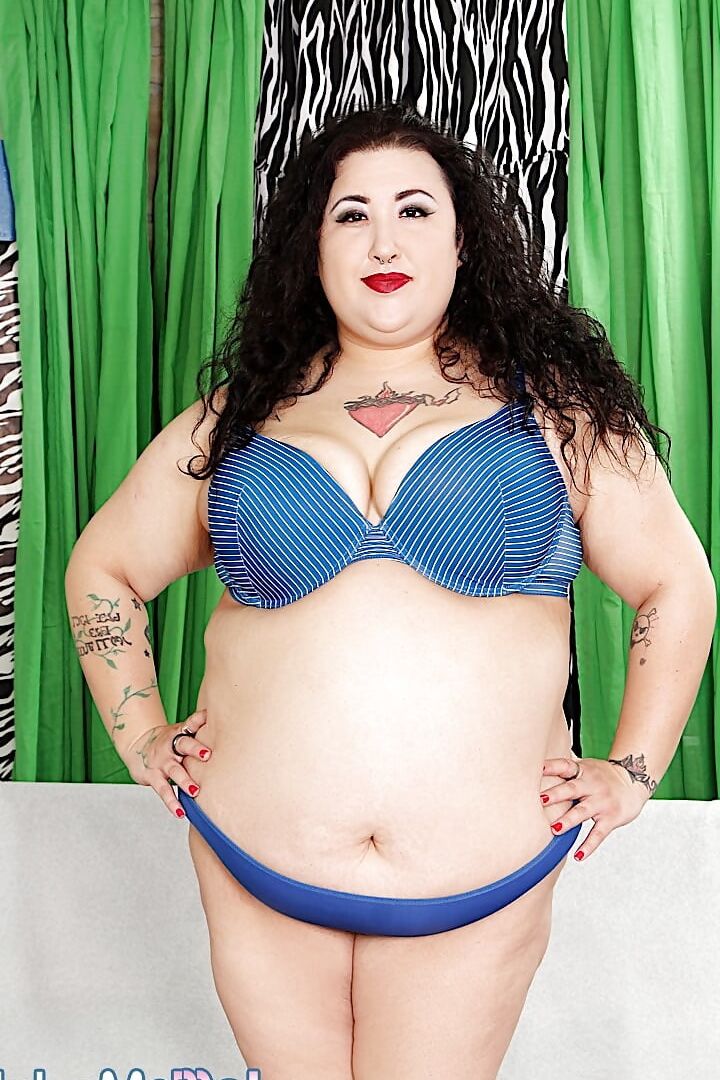 Sexy BBW Moon Baby fucked by machine