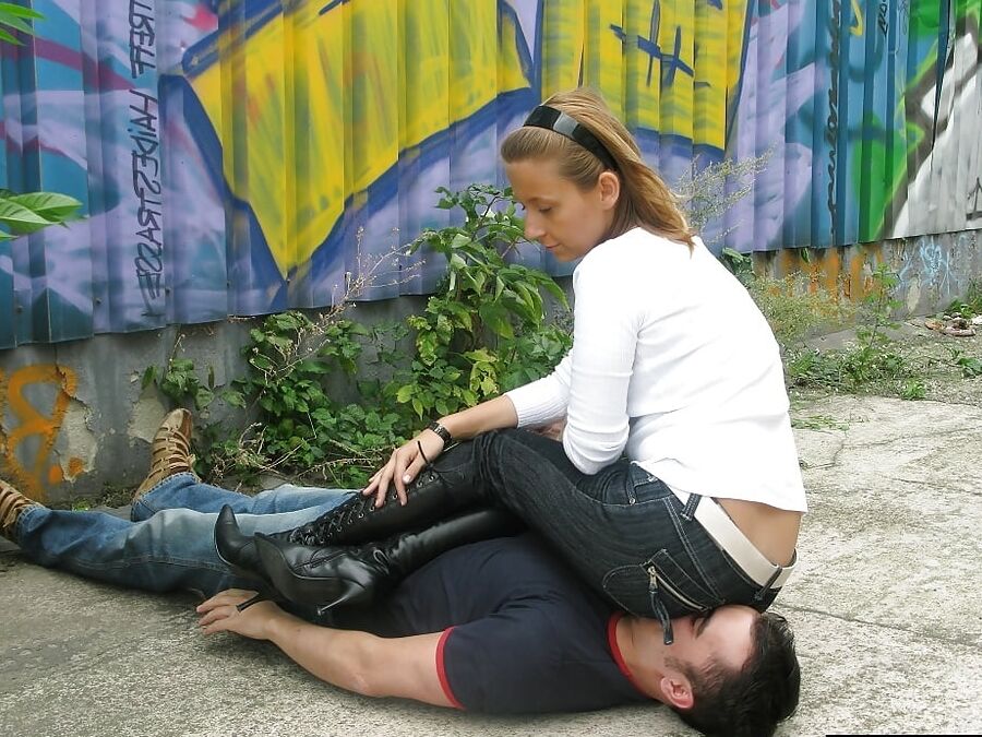 Outdoor Facesitting