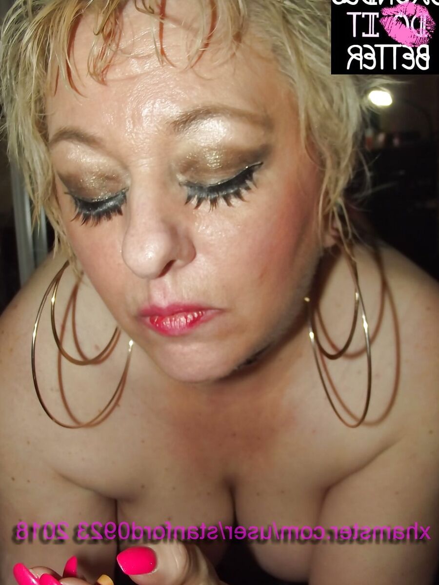 SLUT WIFE WORKING