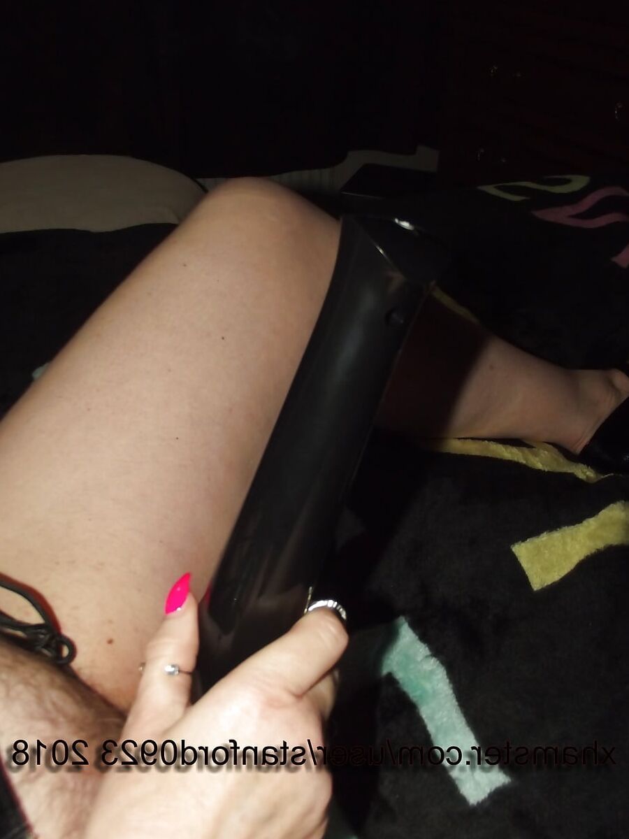 SLUT WIFE PLAYING