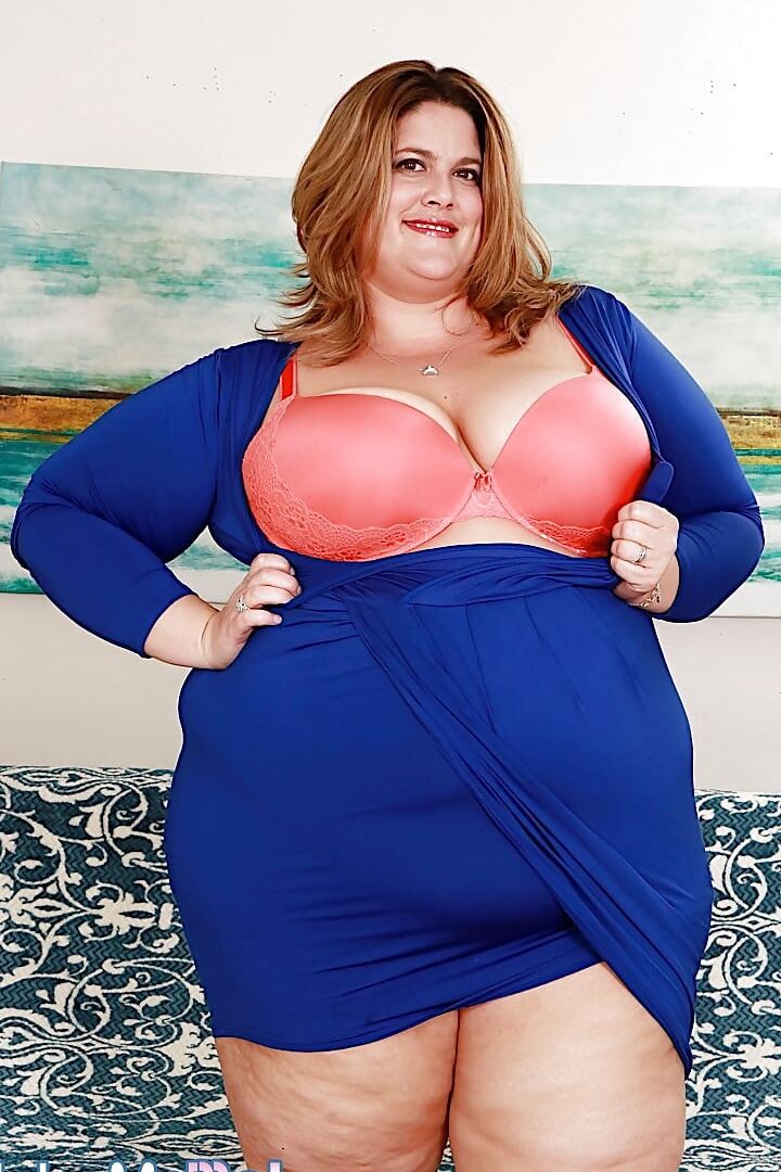 Fatty slut Erin Green gets her pussy drilled