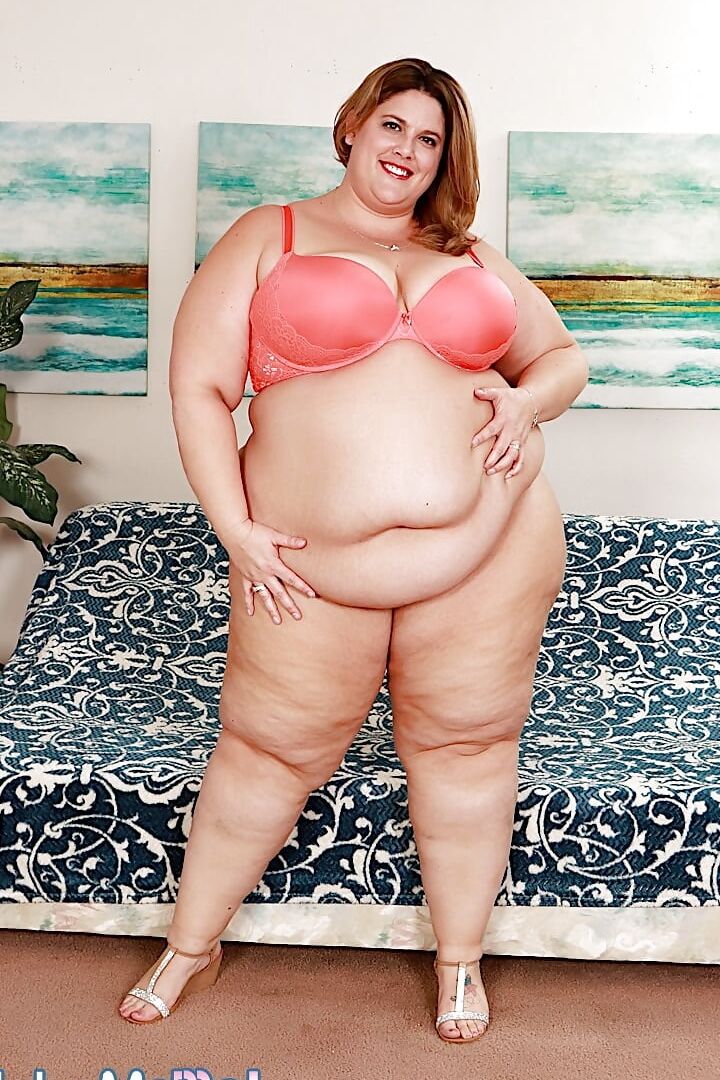 Fatty slut Erin Green gets her pussy drilled