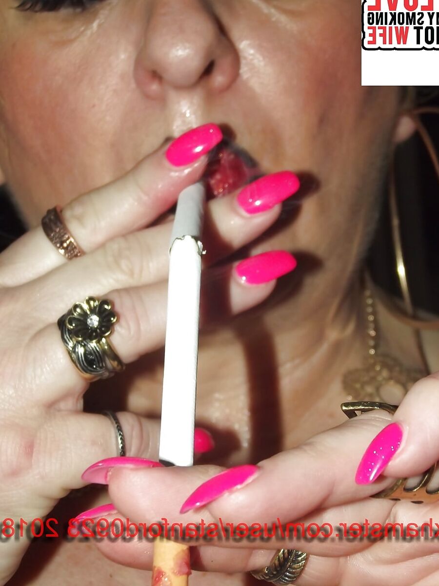 SLUT SUNDAY SMOKING