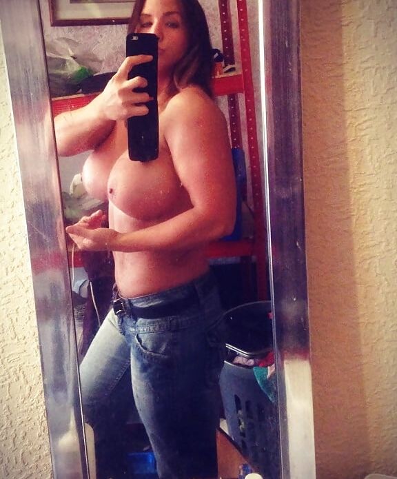 Tabbyanne sexy muscle posing striptease 2013