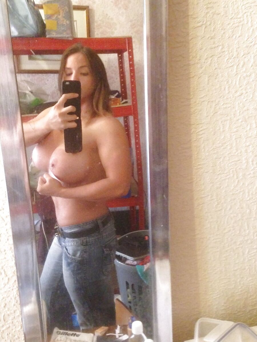 Tabbyanne sexy muscle posing striptease 2013