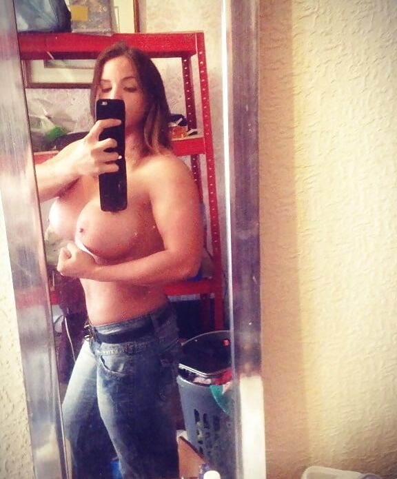 Tabbyanne sexy muscle posing striptease 2013