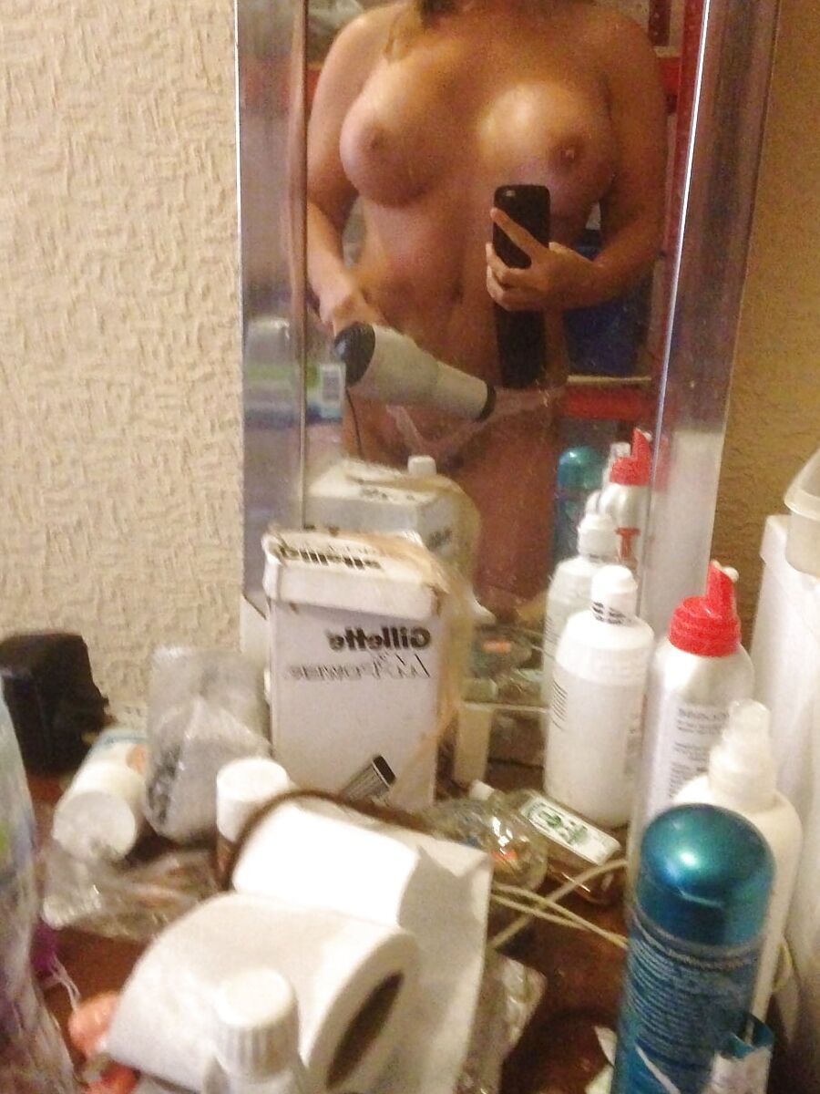 Tabbyanne sexy muscle posing striptease 2013