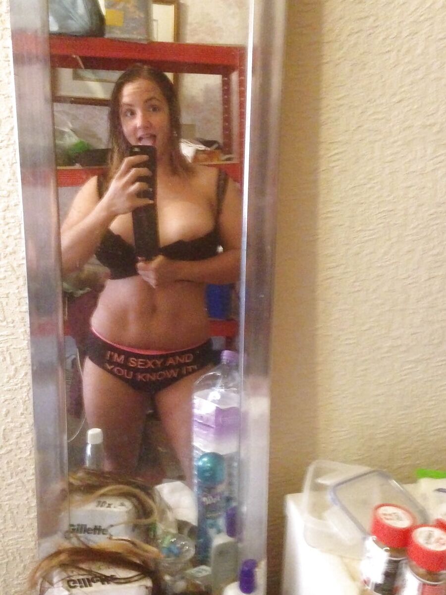 Tabbyanne sexy muscle posing striptease 2013