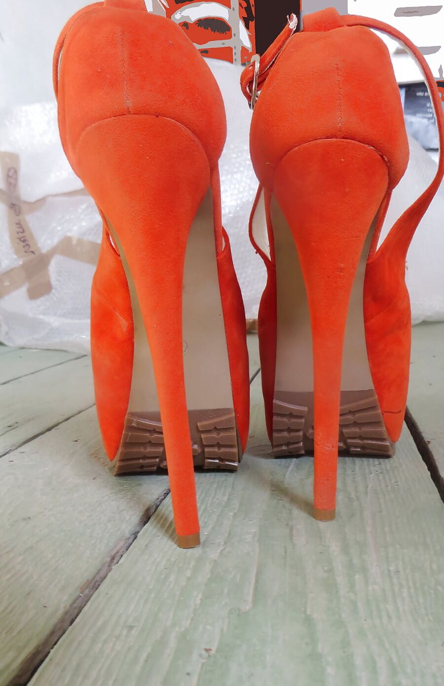 Orange plattform heels