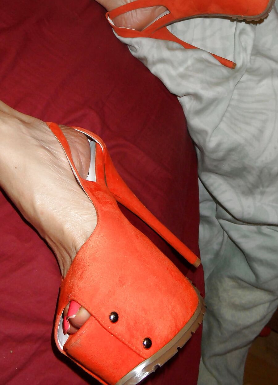 Orange plattform heels
