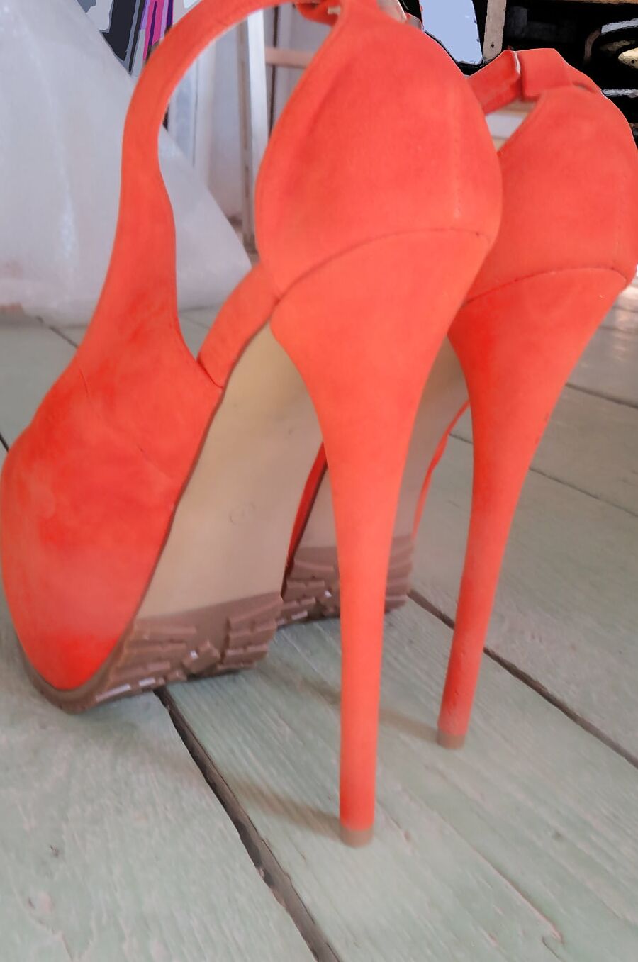 Orange plattform heels
