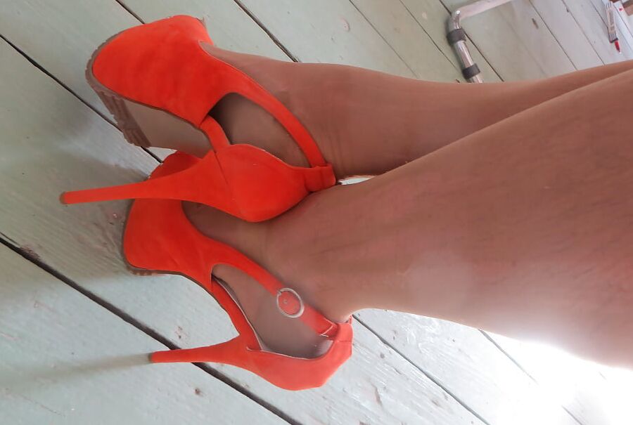 Orange plattform heels