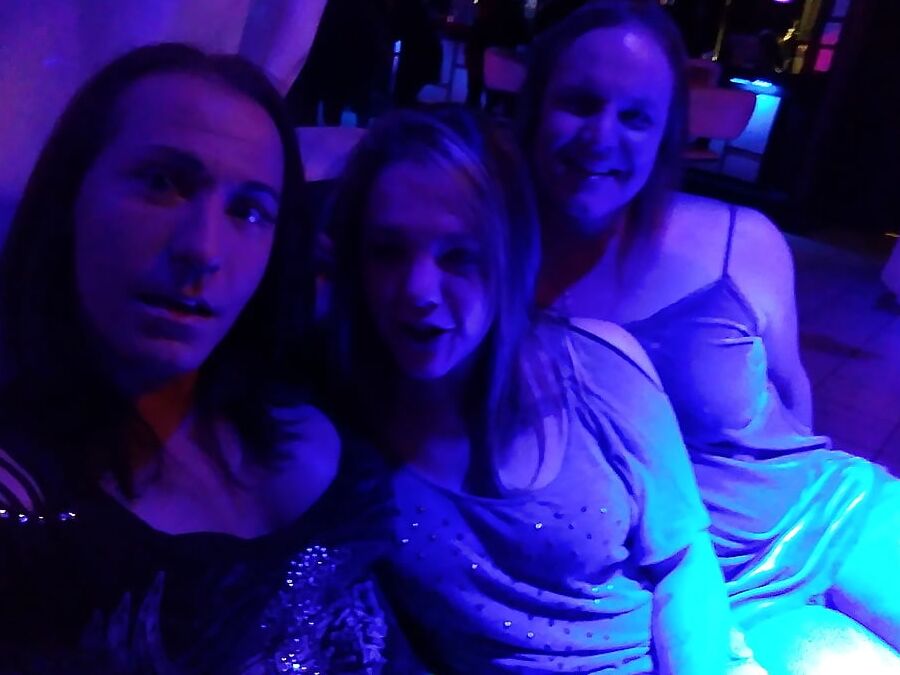 Club Hangout with TS