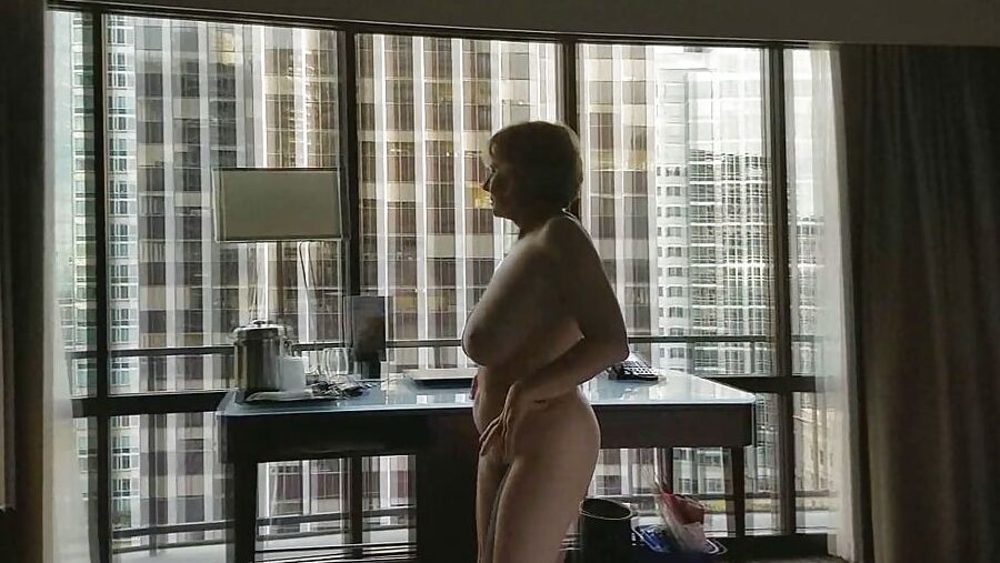 Hot mama in the city