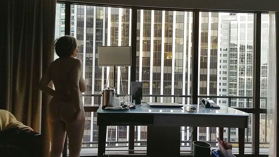 Hot mama in the city