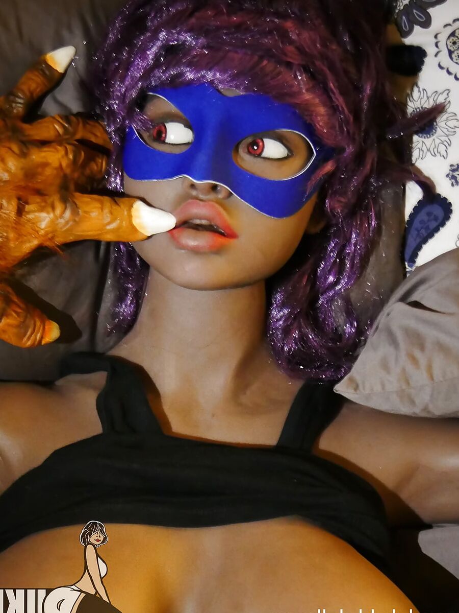 DUkes Dolls: Superheroine Captured