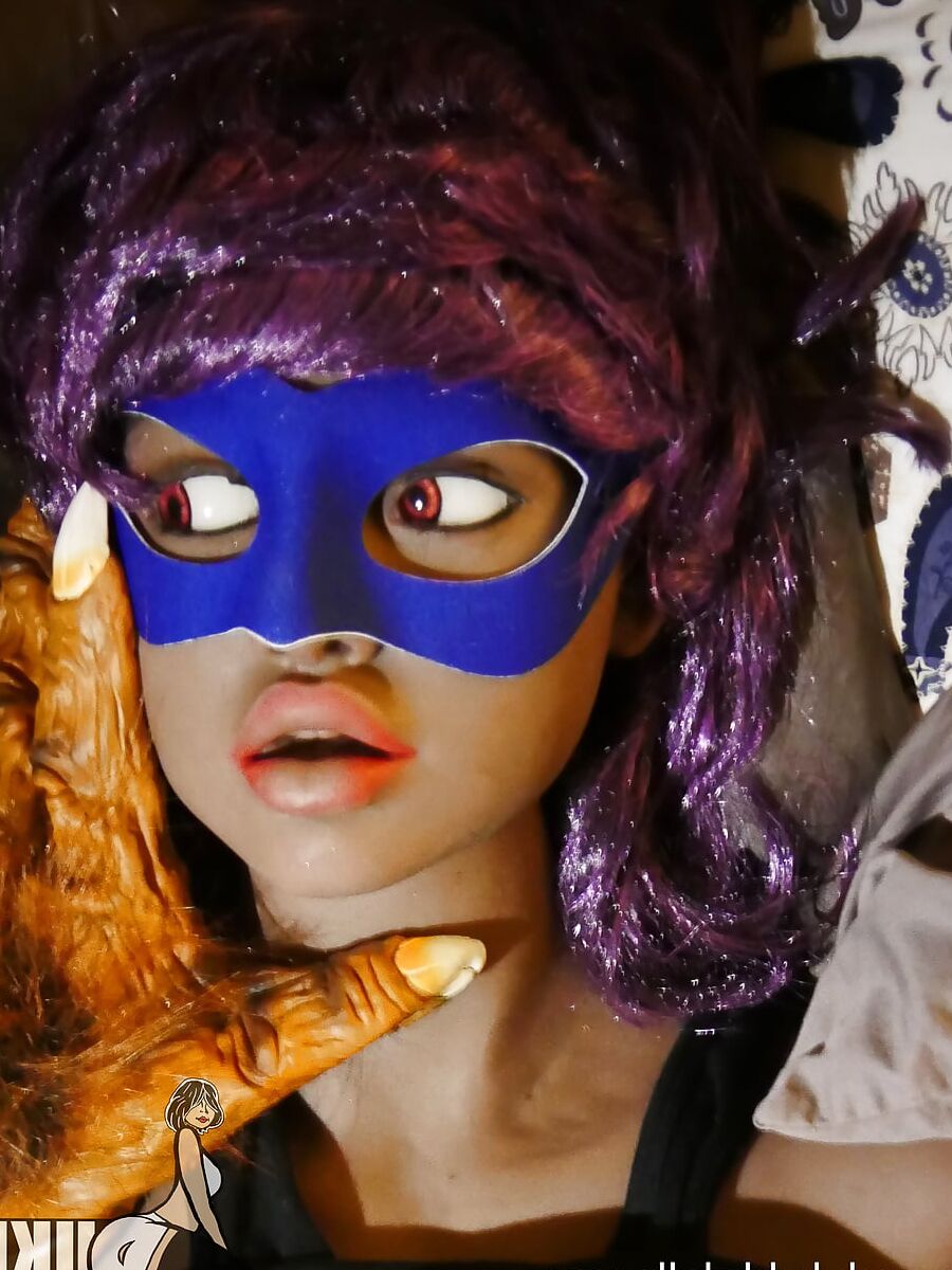DUkes Dolls: Superheroine Captured