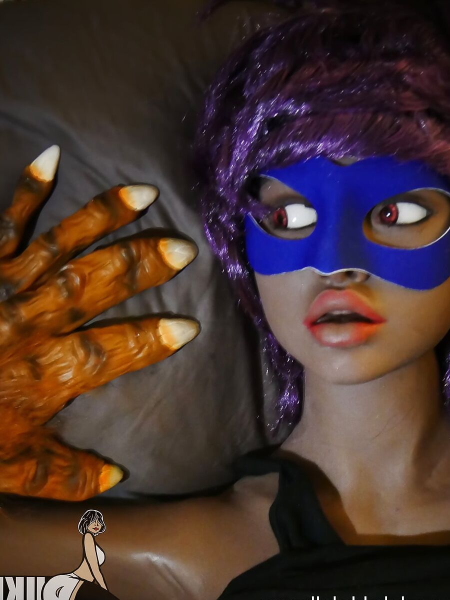DUkes Dolls: Superheroine Captured