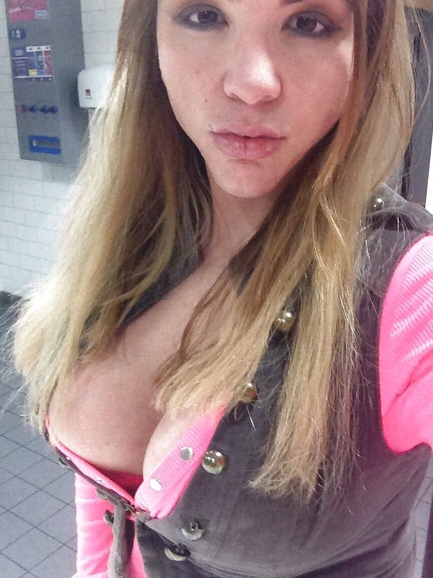 Tabbyanne in public whore massive tits ass on display