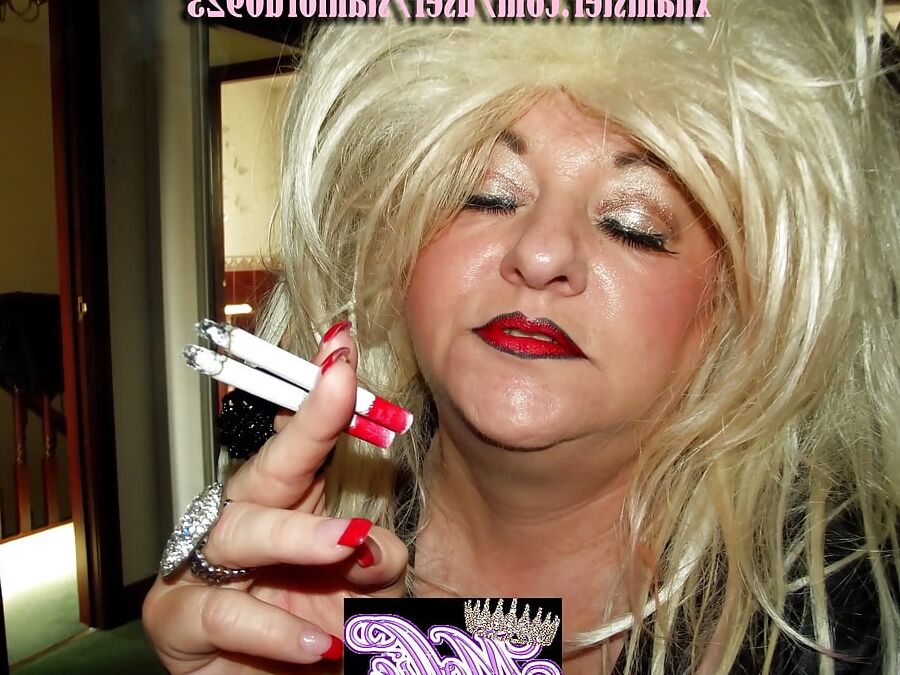 MOLLIE CONDOM SLUT PT1