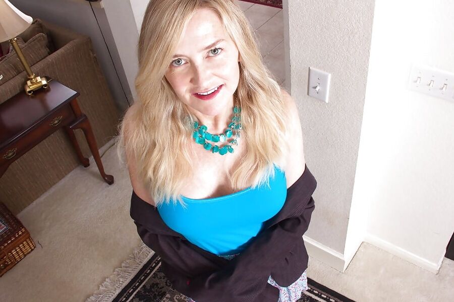 Next door milfs from the USA part 01