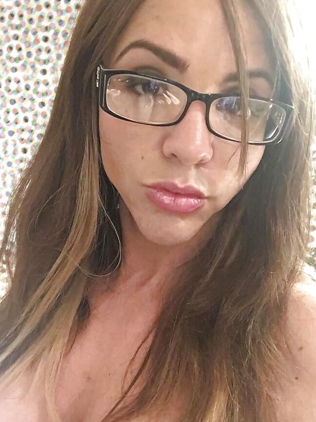 SHOWING OFF MY BIG TITS AND PUSSY IN PUBLIC Tabbyanne