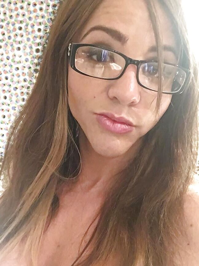 SHOWING OFF MY BIG TITS AND PUSSY IN PUBLIC Tabbyanne