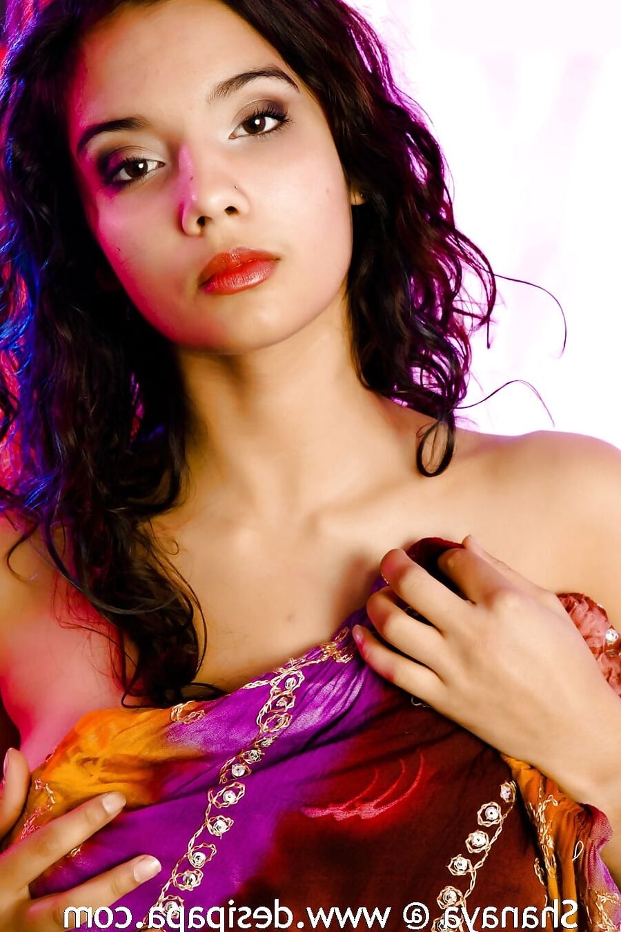 Indian Babe Shanaya Expsong At DesiPapa.com
