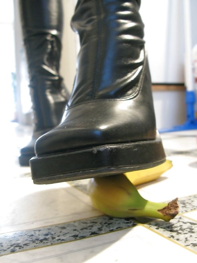 Boot Food Crushing