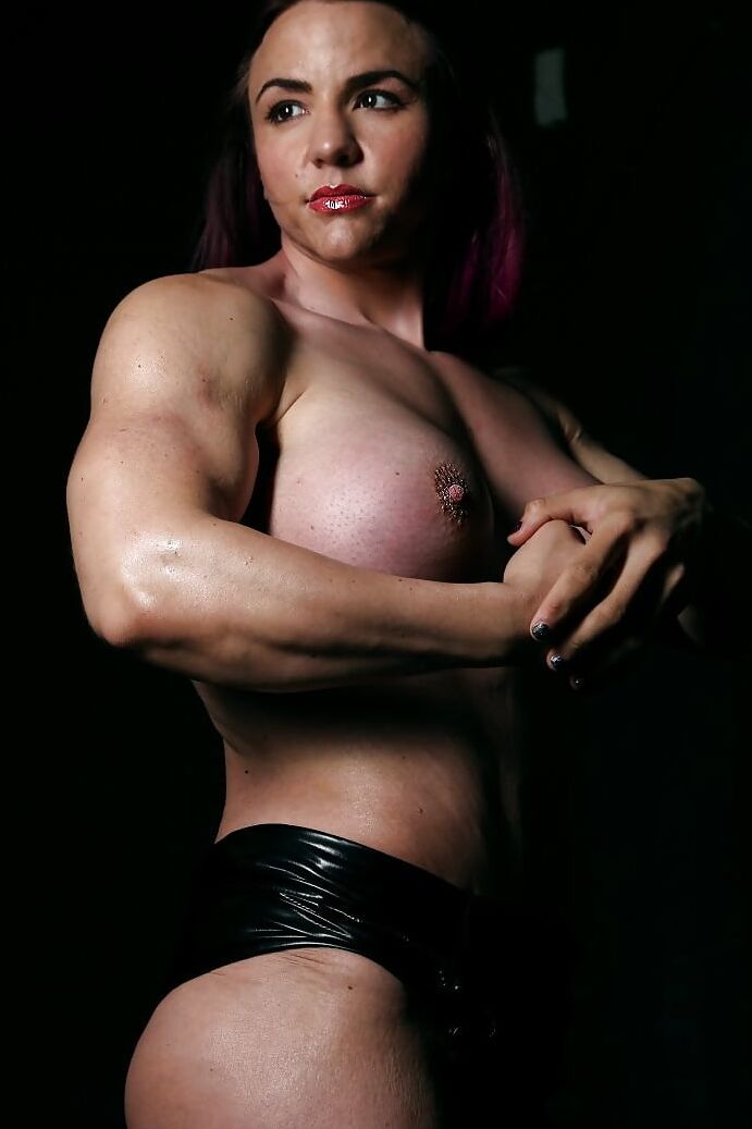 Crazy muscle bitch tabbyanne big tits big clit
