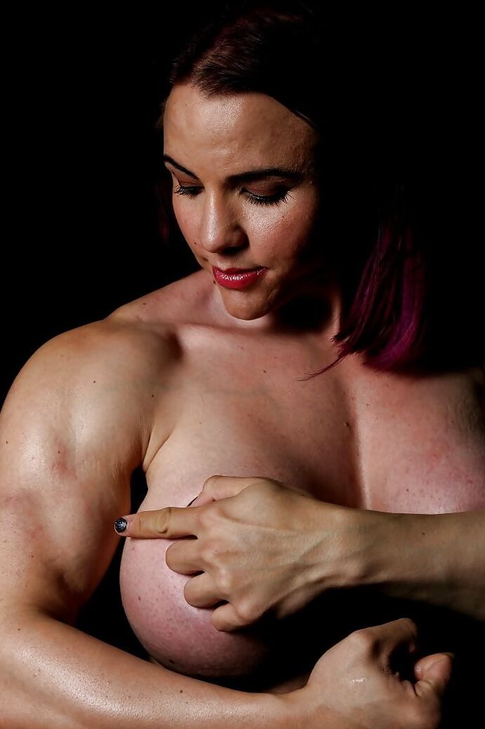 Crazy muscle bitch tabbyanne big tits big clit
