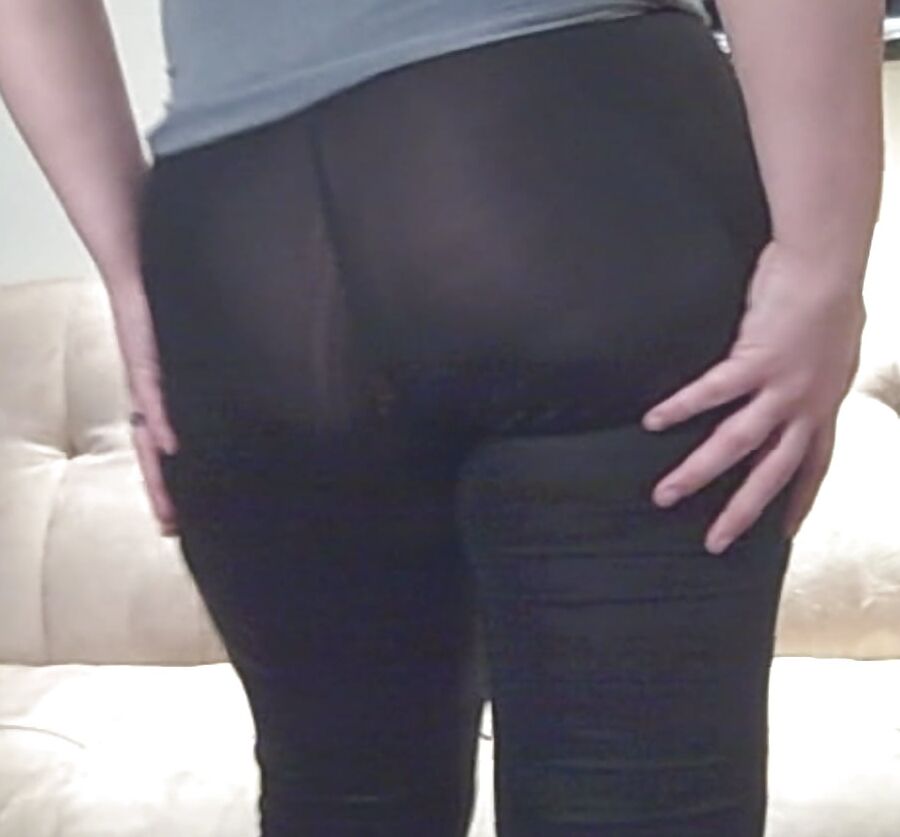 Big Ass In Wet Look Spandex Leggings
